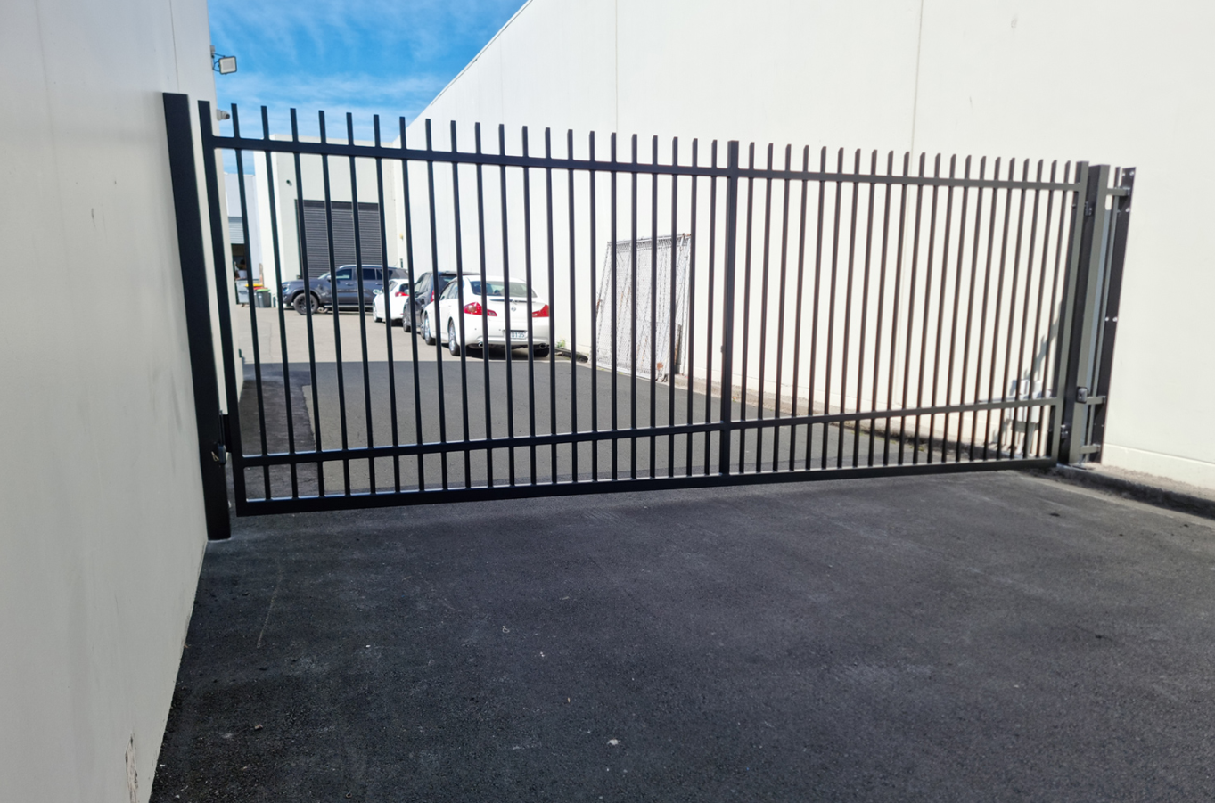 a photo of a commercial gate